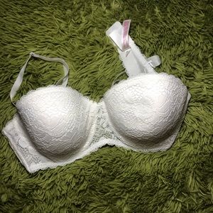 White Lace Lightly Lined Convertible Straples Bra